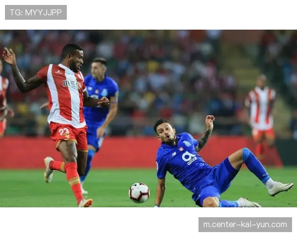 肋部渗透结合快速转移 本菲卡撕开皇马防线的三板斧